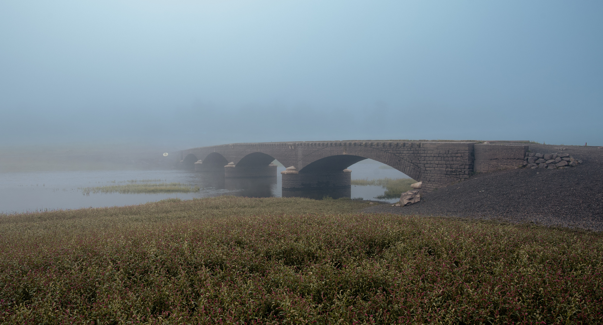 "Edersee Atlantis" Aseler Brücke im Nebel