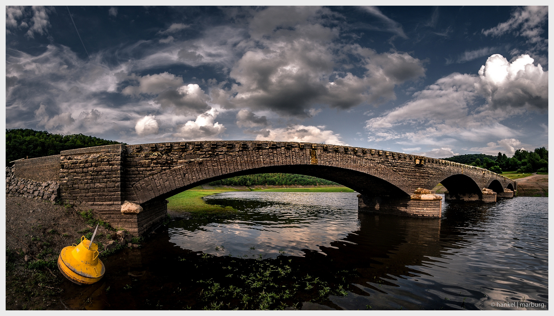 Edersee Atlantis - Versunkene Aseler Brücke.