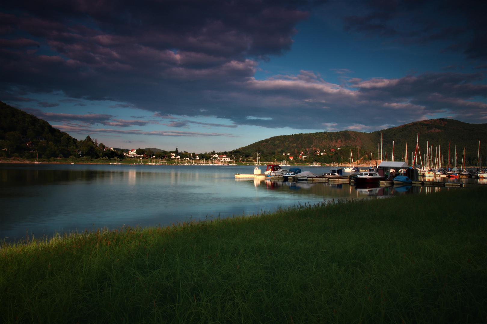 Edersee in Sohnenlicht