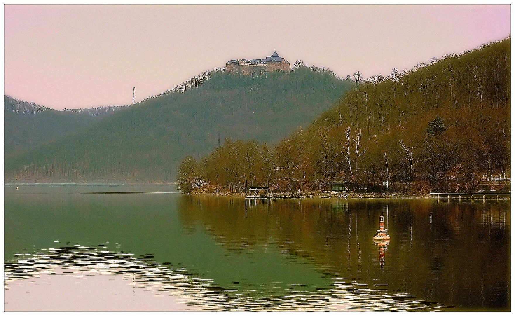 Edersee mit Burgblick