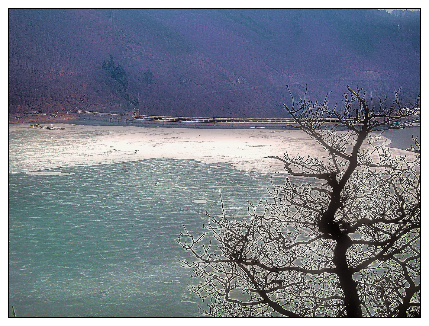 Edersee mit Eisdecke