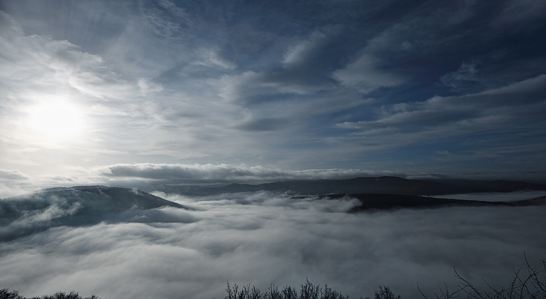 Edersee unter Wolken