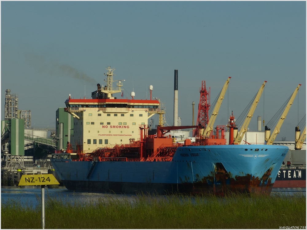 EDGAR MAERSK / Oil/chemical Tanker / Calandkanal / Europoort / Rotterdam