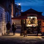 edicola notte venezia