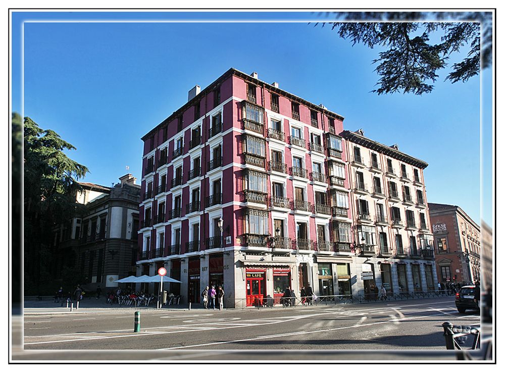 Edificio colorido de la calle Bailen en Madrid (Panoramica 3x2 Img) MiniKM3.5