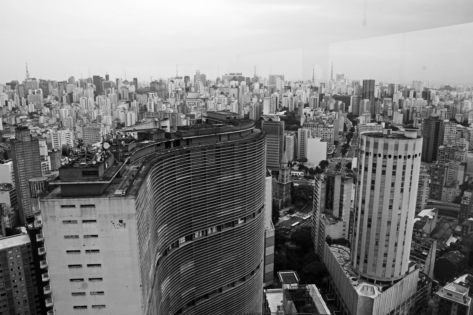 Edifício Copan vor der Skyline São Paulos