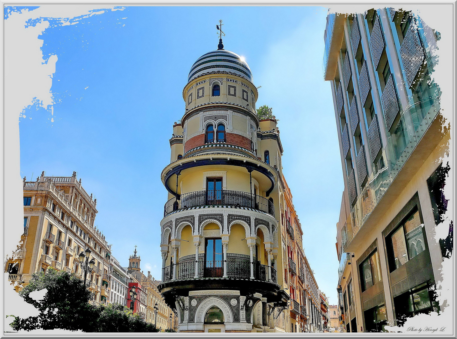 Edificio De La Adriatica (Sevilla)