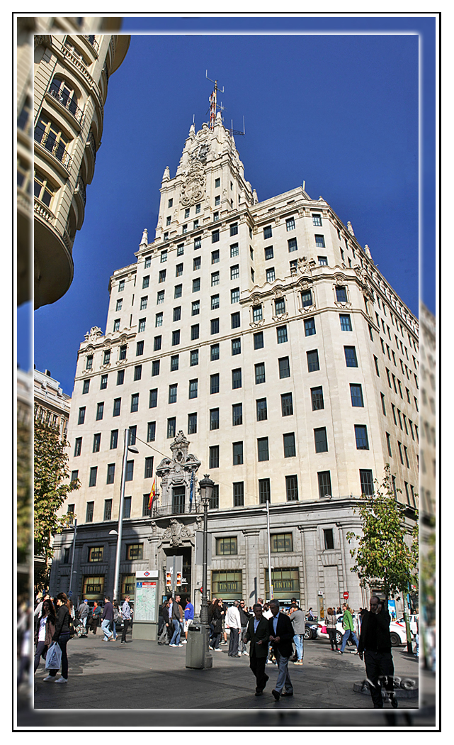 Edificio de Telefonica en la Gran Via de Madrid. Panoramica vertical 5 Img. GKM3