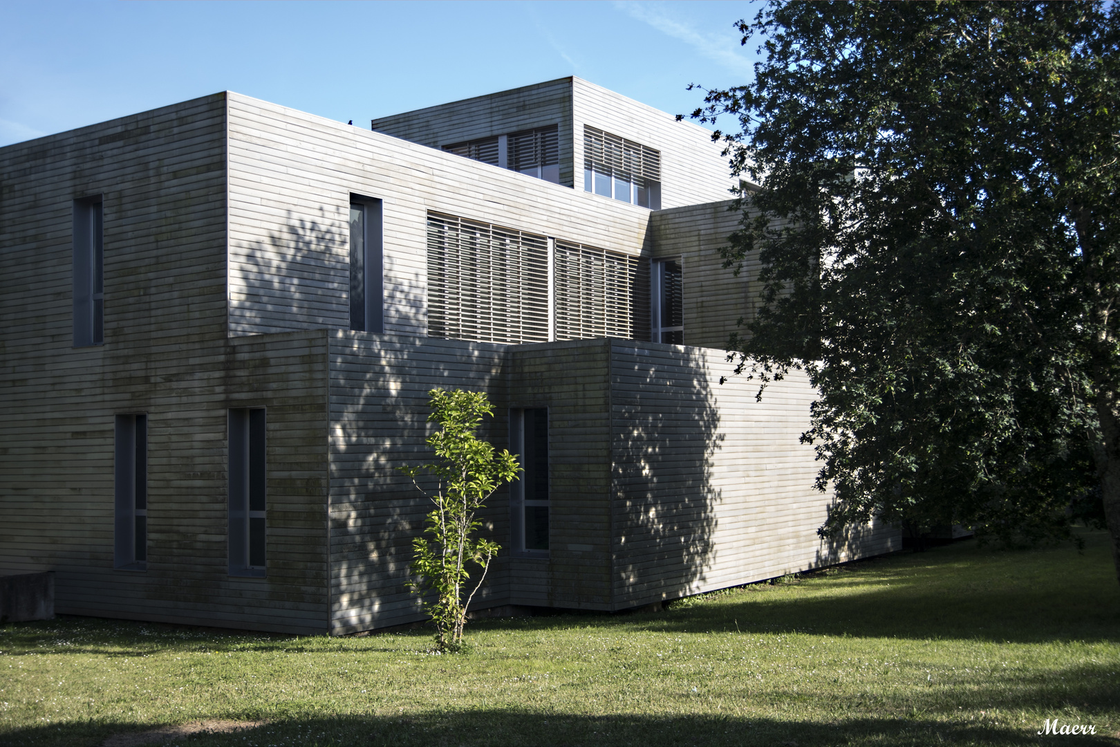 Edificio habitacional de caracter universitario