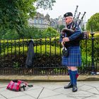 Edinburgh Bagpiper