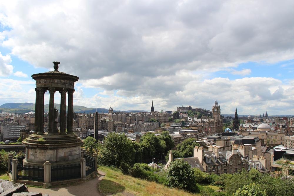 Edinburgh - Blick auf das Schloss und die Stadt