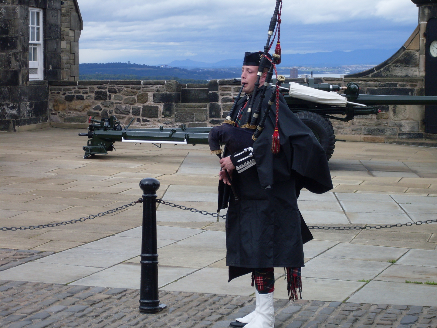 Edinburgh Castle 13 o'clock