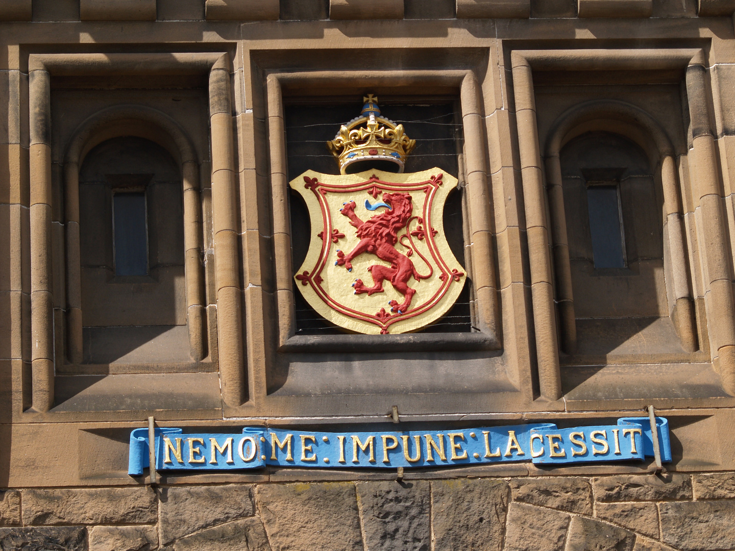 Edinburgh Castle,Schottland -Wappen und Motto-