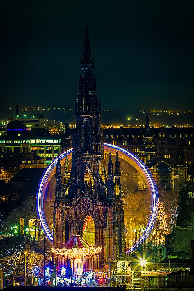 Edinburgh Christmas am Scott Monument