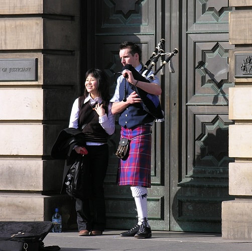 Edinburgh - Mika auf der Royal Mile