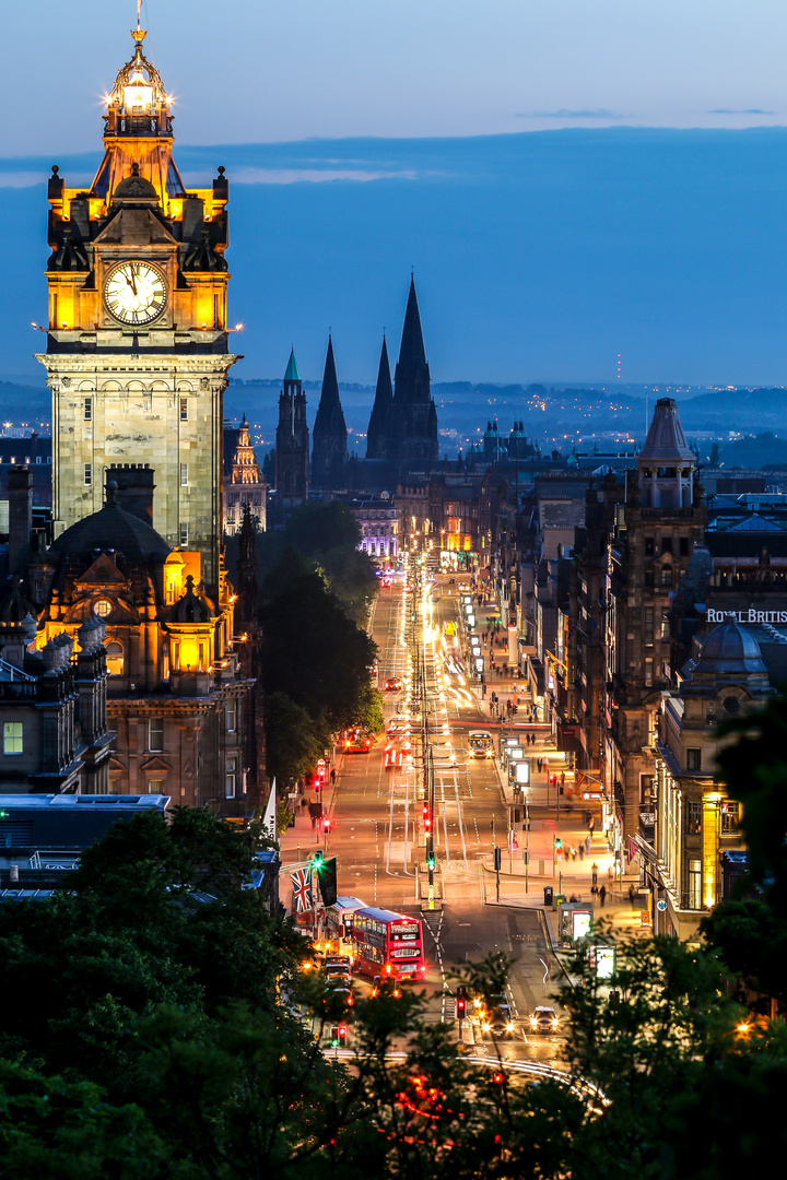 Edinburgh Princess Street bei Nacht