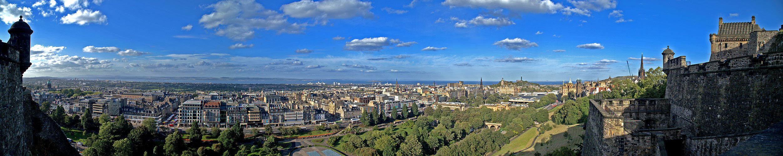 Edinburgh / Scotland, view from Edinburgh Castle to new town...