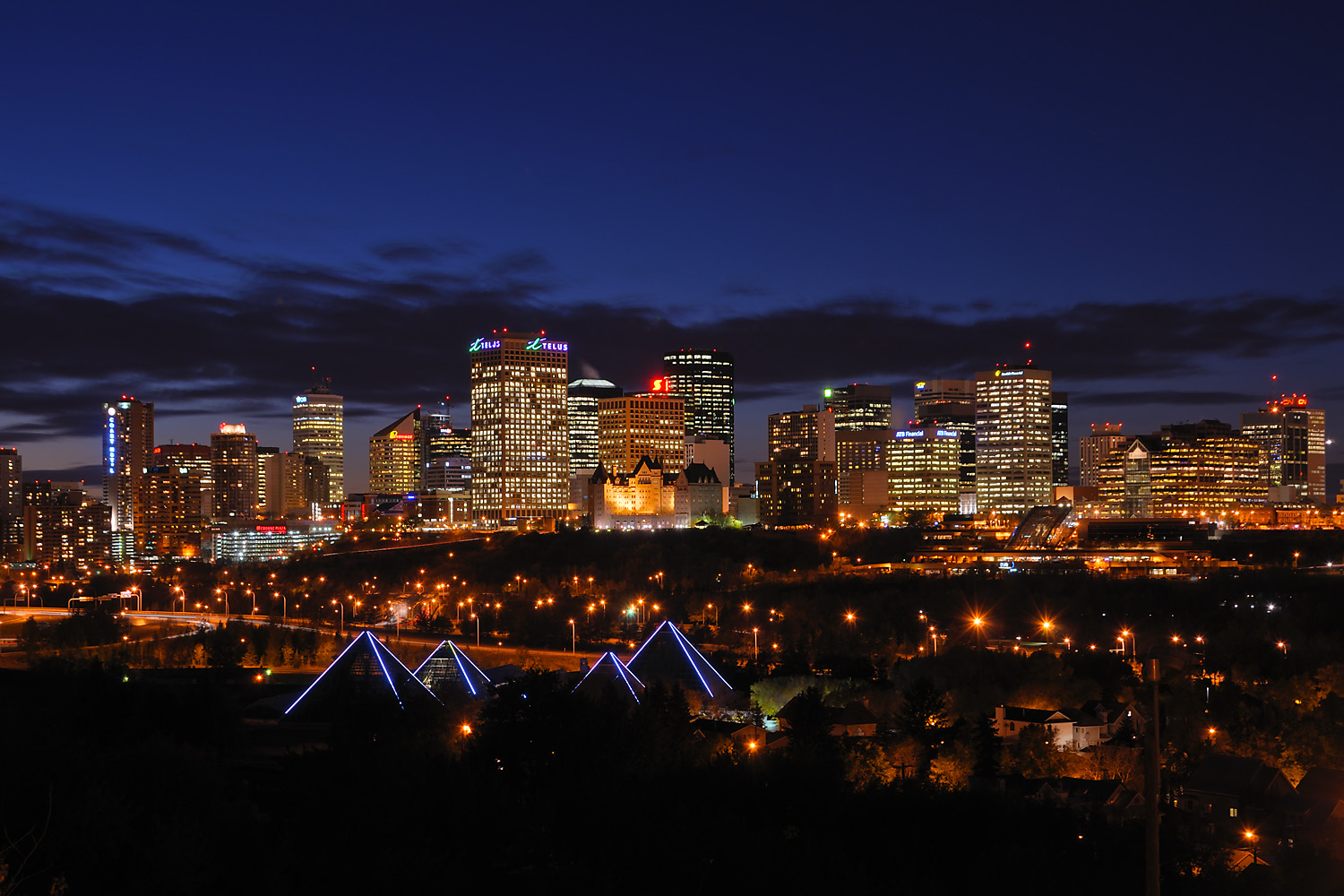 Edmonton Skyline bei Nacht