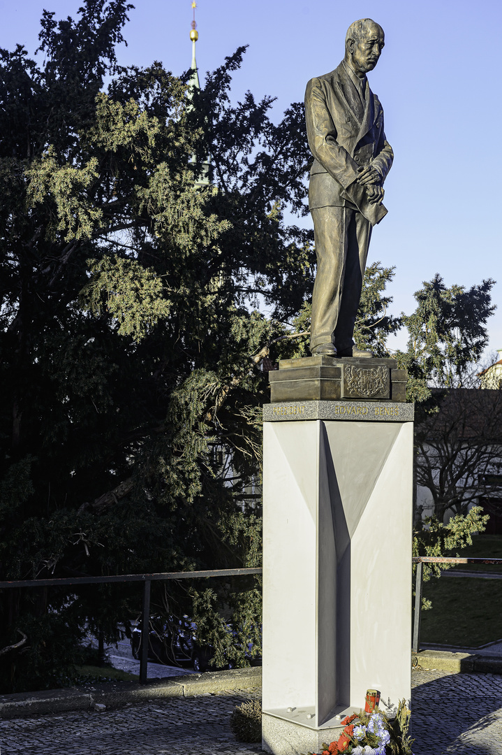 Edvard Benes Statue
