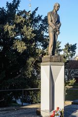 Edvard Benes Statue