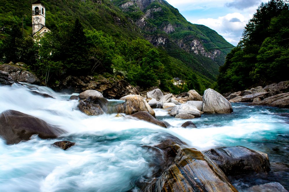 Verzasca Tal Swiss / Schweiz von Kushi.photo