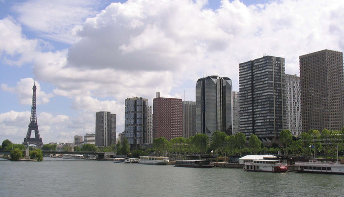 effeil tower vs moden buildings