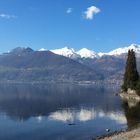 Effetto specchio sul lago 