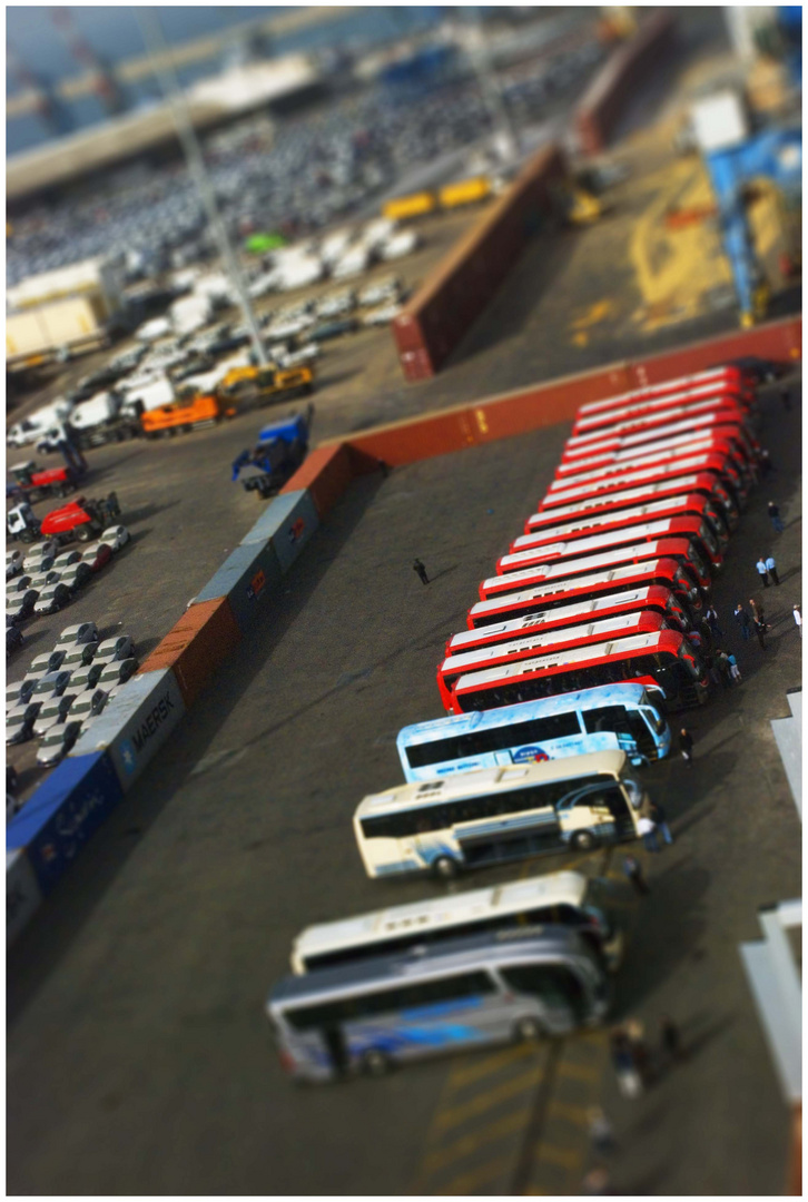 effetto tilt & shift parcheggio pullman ad Haifa - Israele