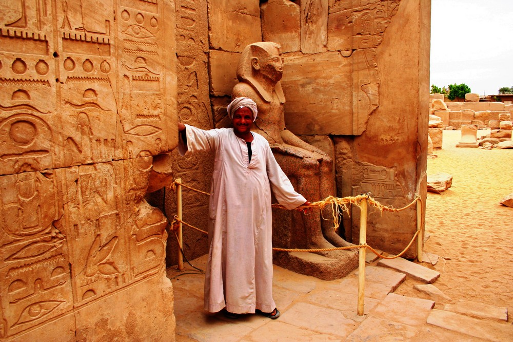 Egiziano nel tempio di Luxor