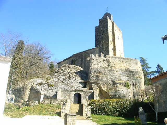 église dans la roche