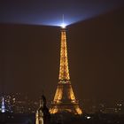 Eglise de la Trinité devant la Tour Eiffel