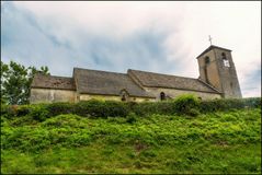 Eglise de Saint-André dans le petit village de Mirebel dans le Jura