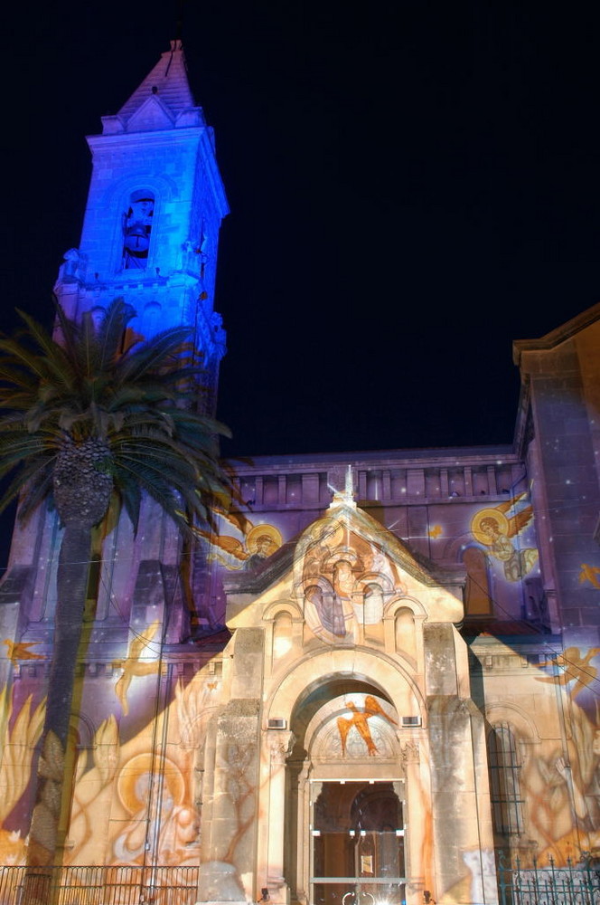 Eglise de Sanary sur mer illuminé pour noël.