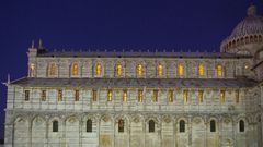 eglise en fete sur la place des miracles