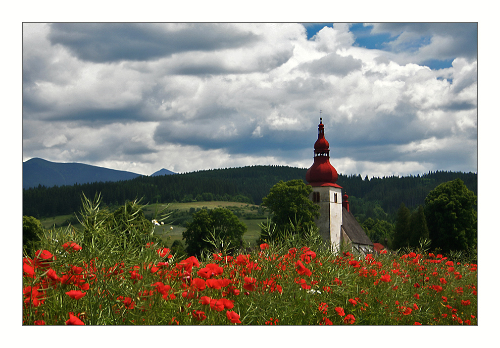 *Eglise et coquelicots*