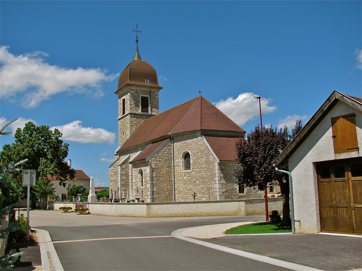 ..EGLISE IN CHAMPDIVERS ...