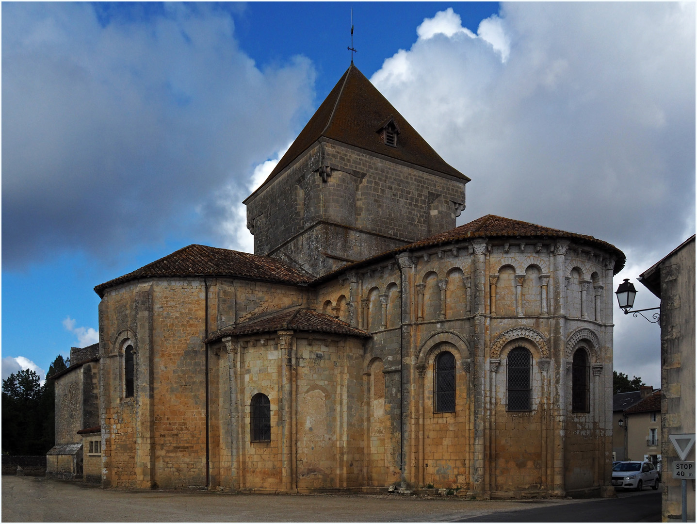 Eglise romane Saint-Maurice   --  Saint-Maurice-la-Clouère (Vienne)