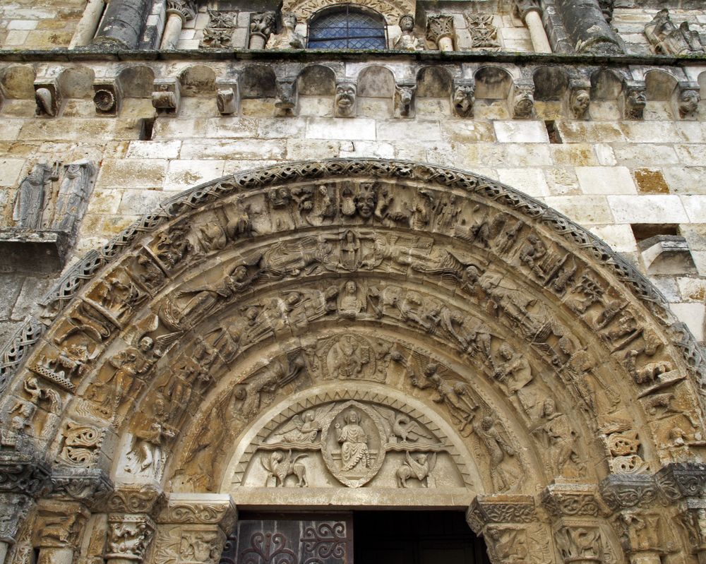 Eglise Saint-Nicolas de Civray (XIIème siècle) - Détail du portail