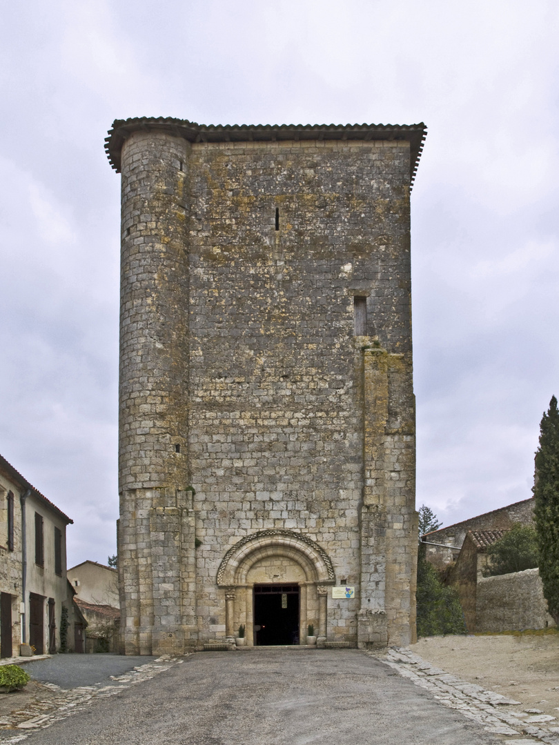 Eglise Sainte-Marie  d’Aubiac (IXème – XIIème siècles)