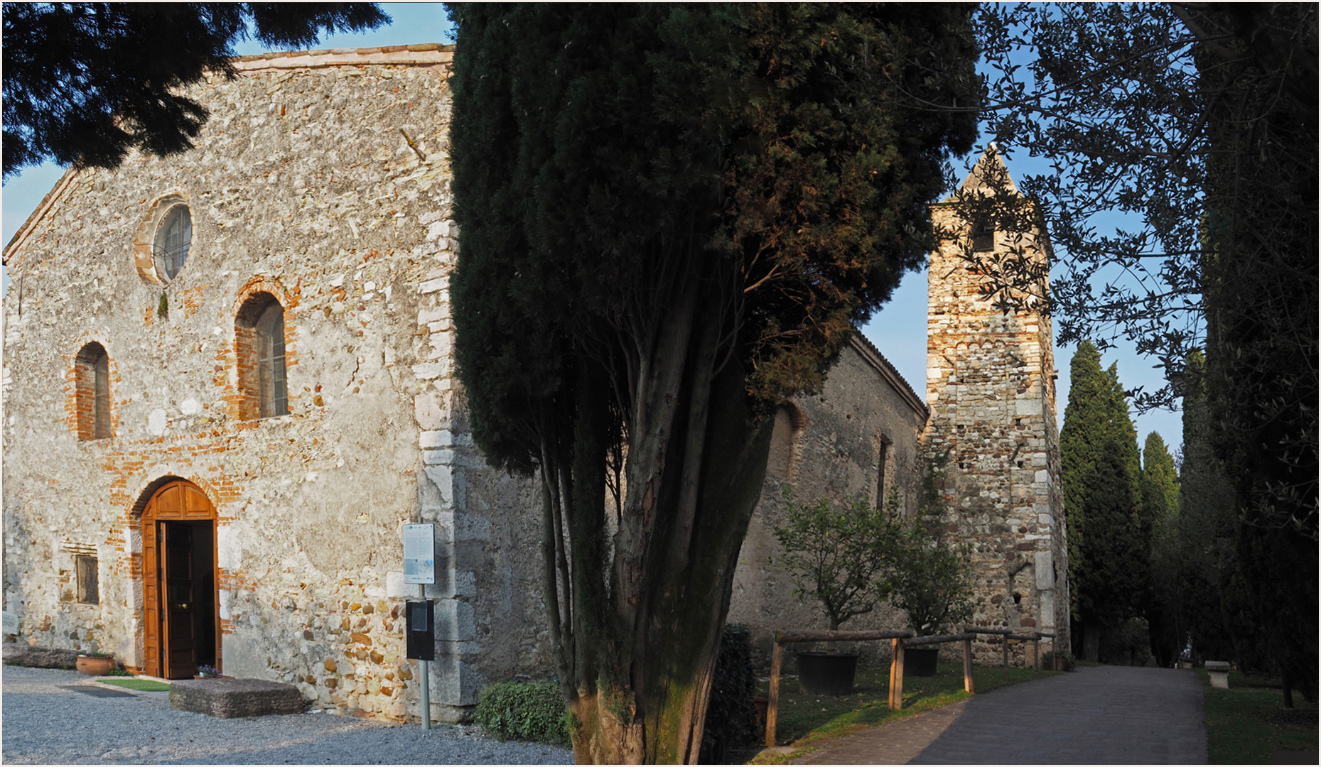 Eglise San Pietro in Mavino  --  Sirmione