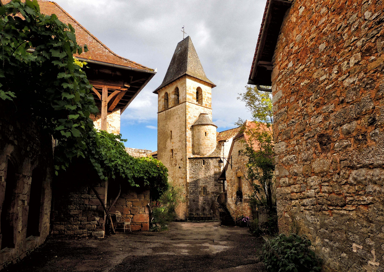  Eglise St Jean Baptiste à Loubressac 