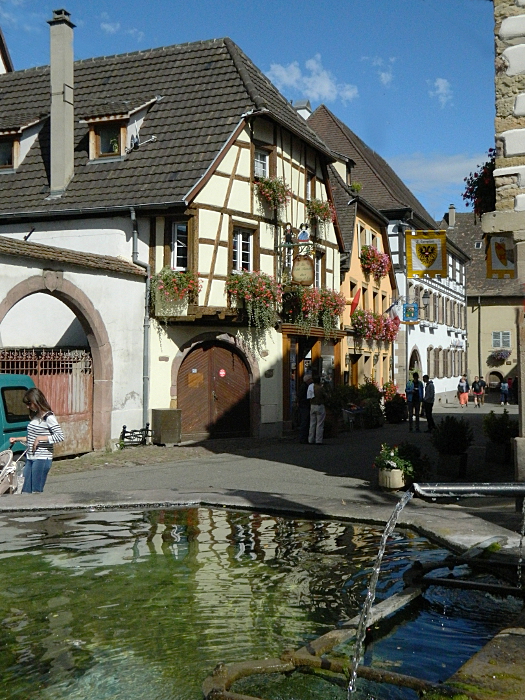 Eguisheim - 2, la piazzetta principale