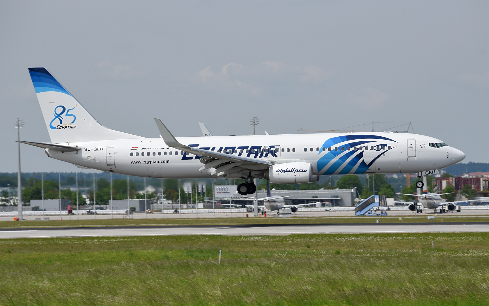 Egypt Air Boeing 737-866 SU-GEH 