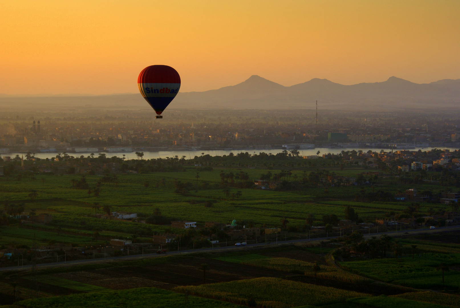 Egypt - balloon over Luxor