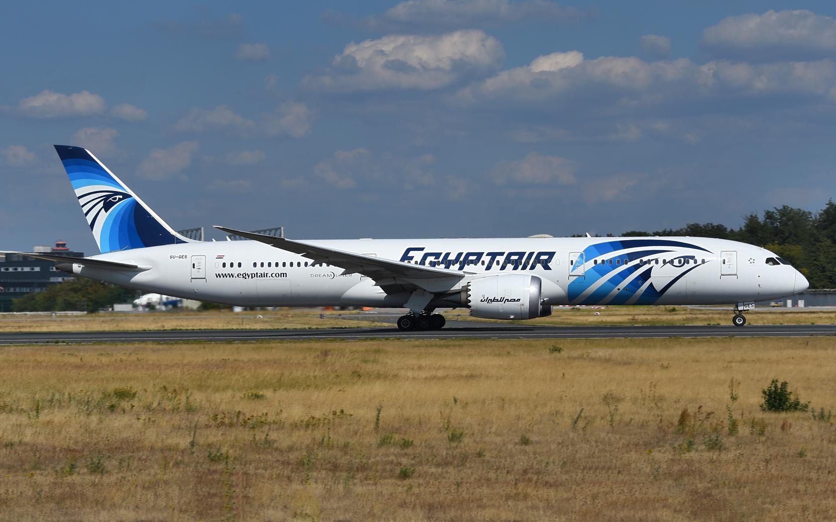 Egyptair Boeing 787-9 Dreamliner SU-GES 