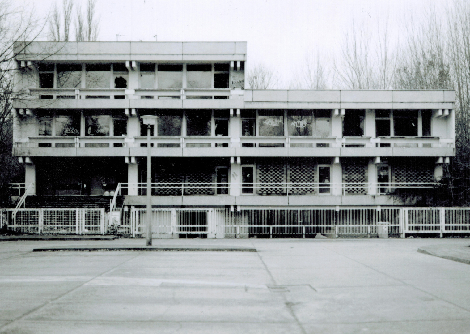 Ehem Irakische Botschaft Berlin Foto Bild Mittelformat Analoge Fotografie Analogismus Bilder Auf Fotocommunity