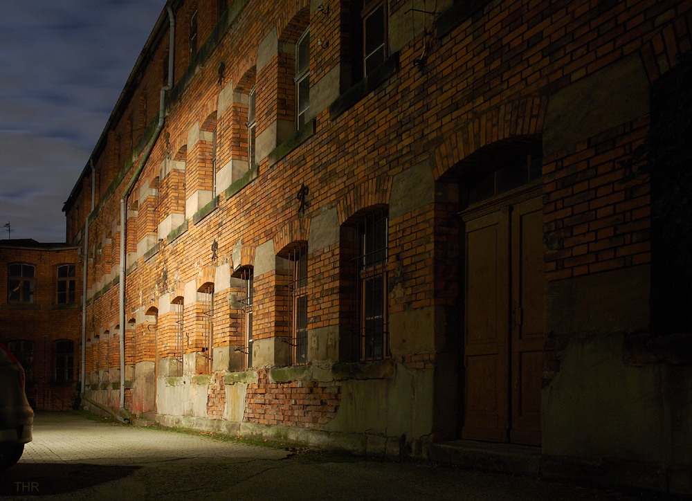 ehem. Spiegelfabrik bei Nacht