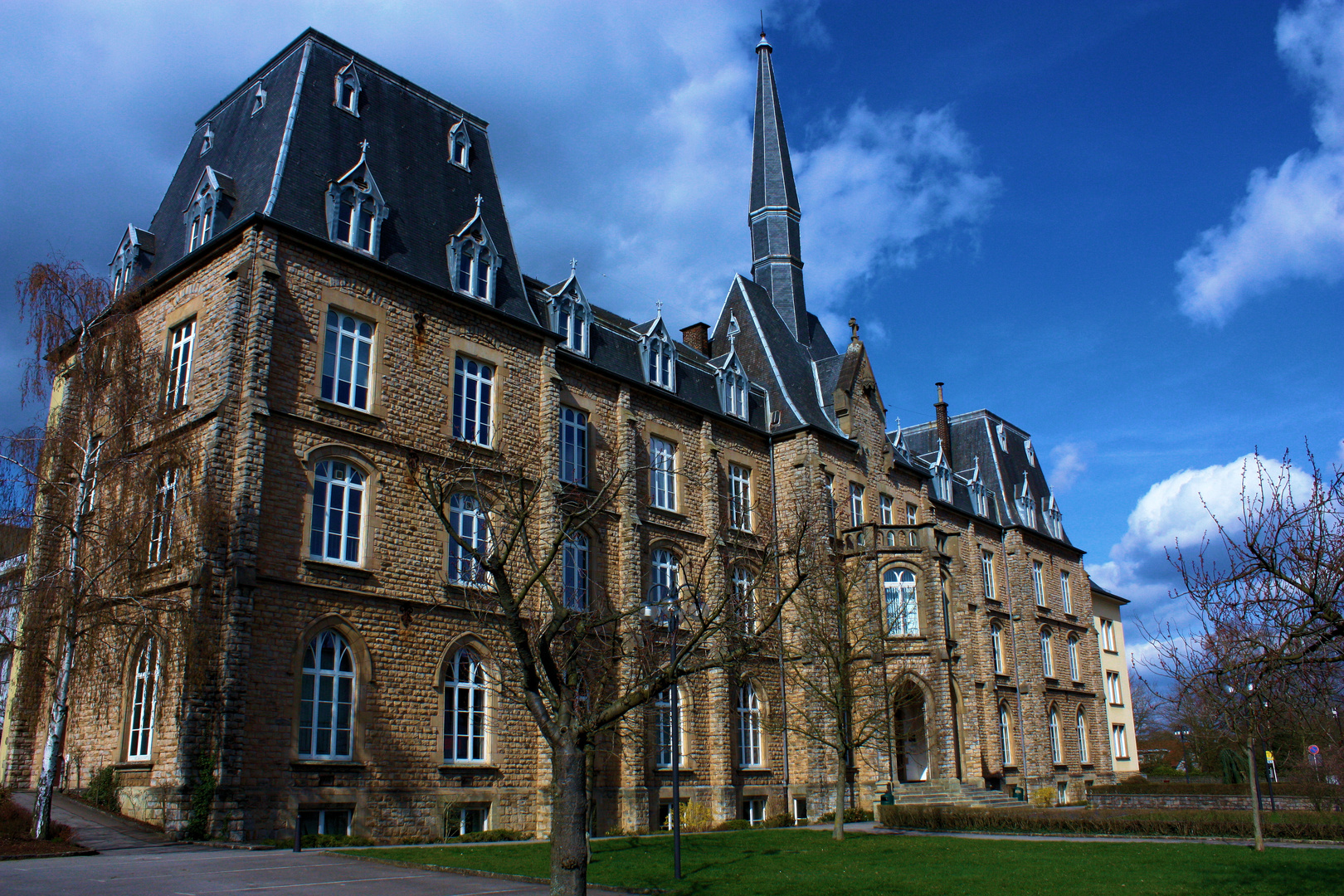 Ehemalige Jesuitenschule, jetzt Kunst und Handwerker Schule