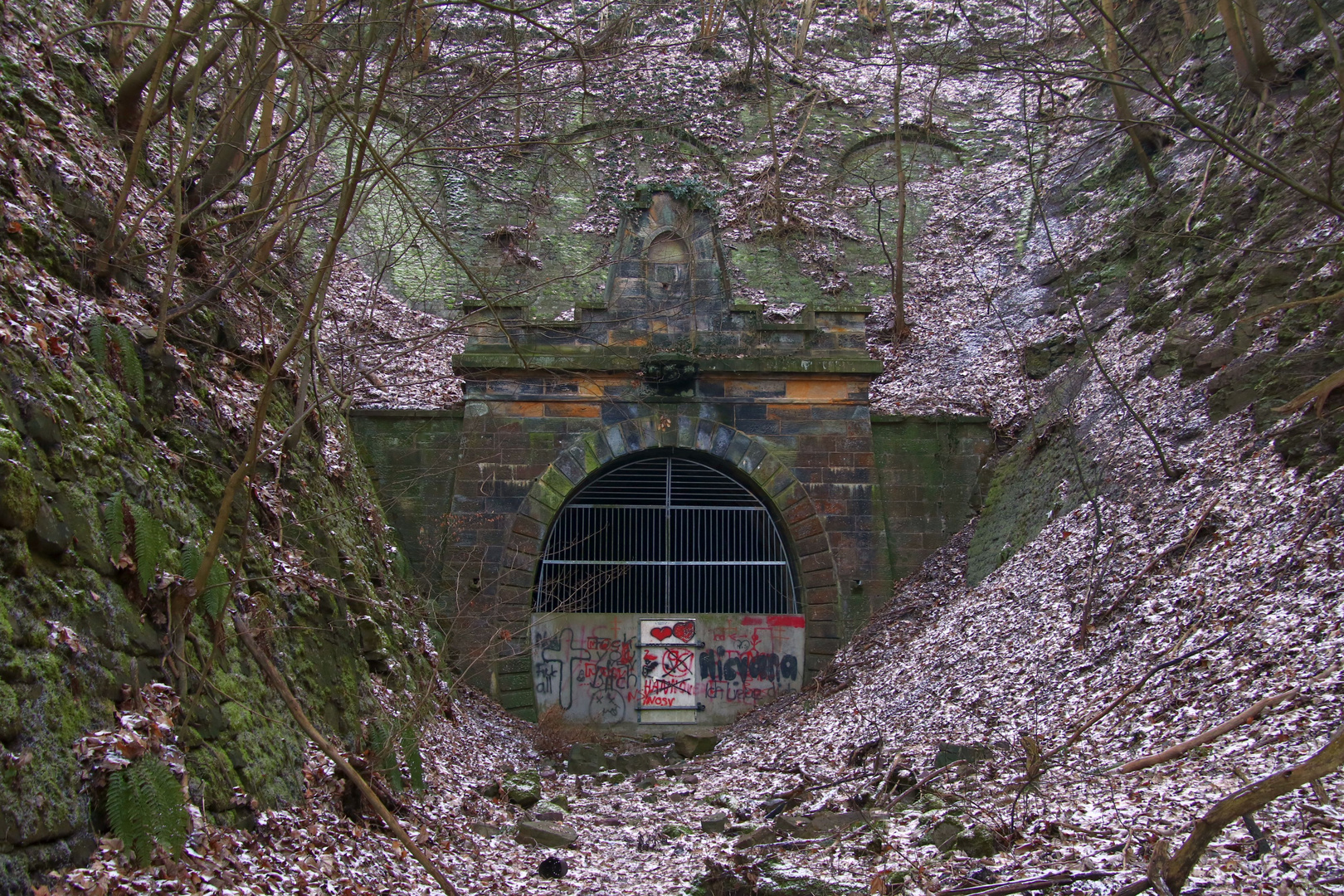 Ehemaliger Eisenbahn Tunnel durch den Klüt