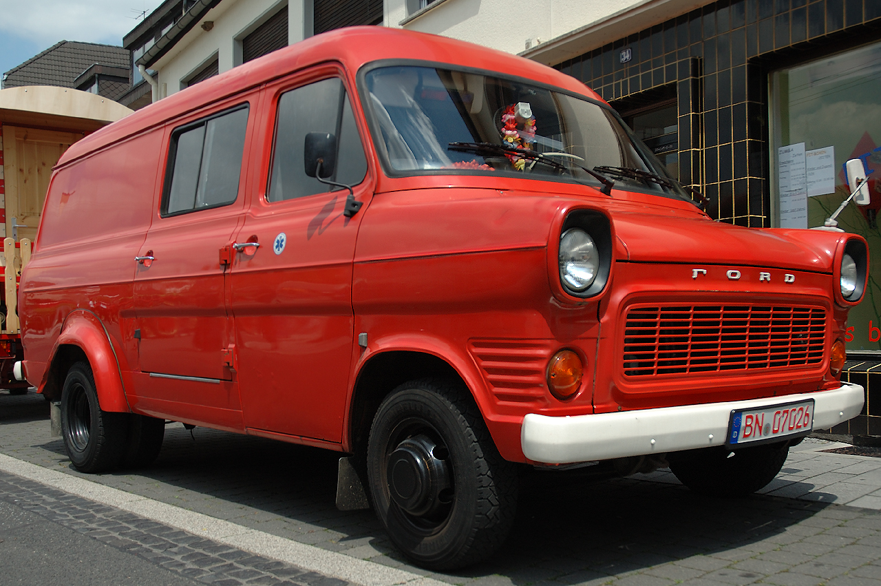 Ehemaliger Feuerwehr-Transit.